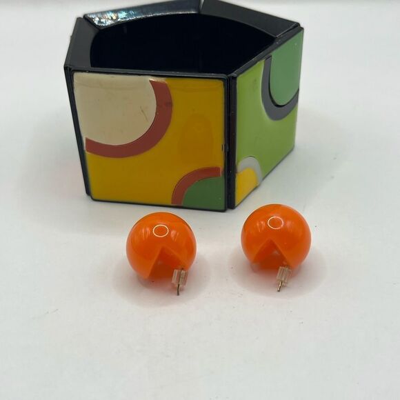 Colorful Geometric Lucite Bracelet and Orange Bead pierced earrings. - Picture 3 of 11